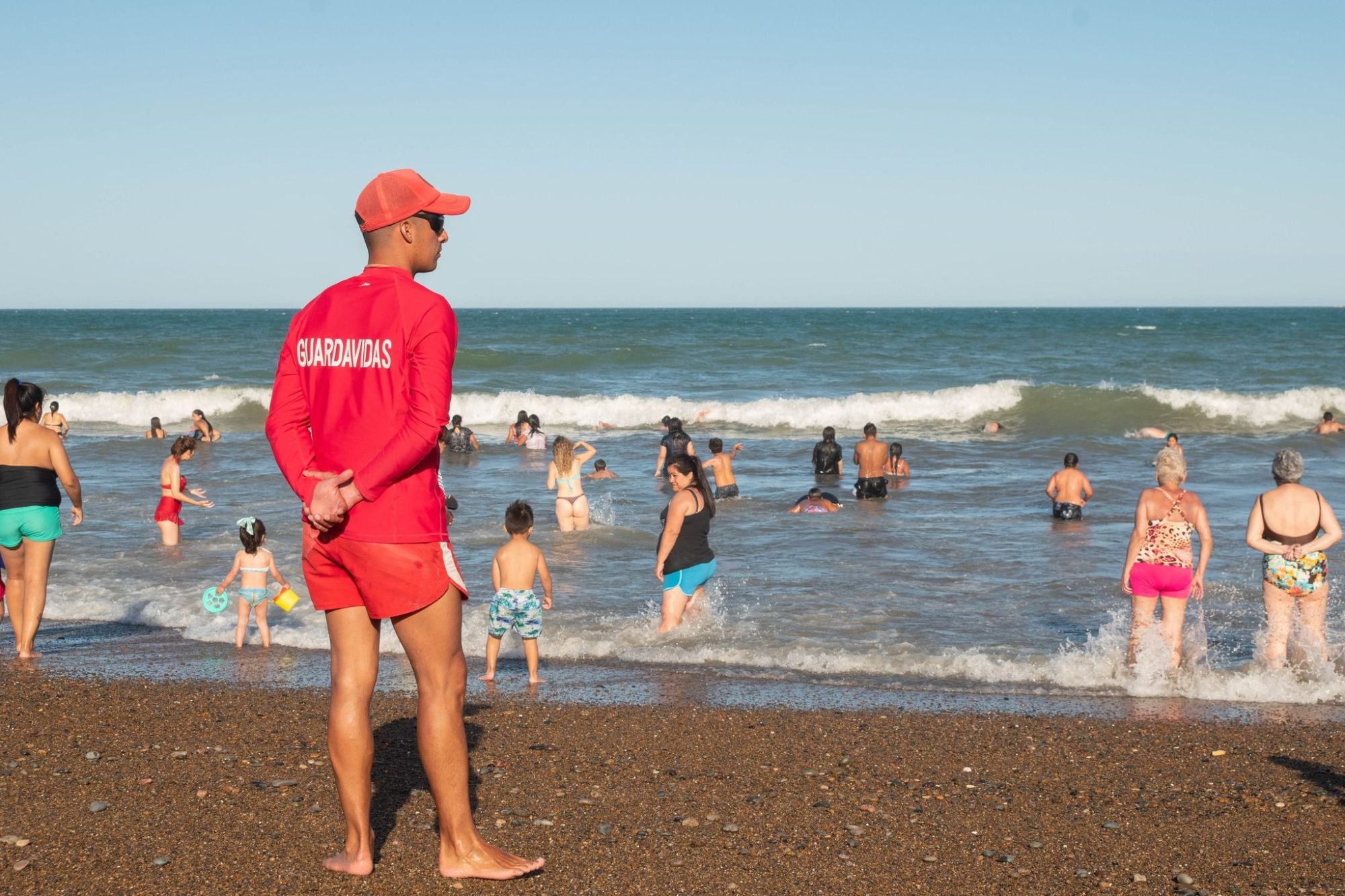 Guardavidas estrenarán bandera verde para ordenar los deportes náuticos en Playa Unión
