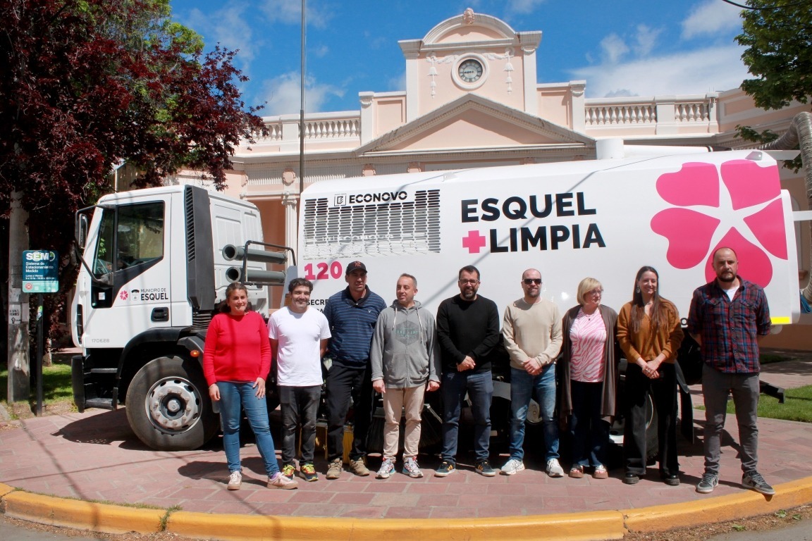 Esquel incorporó un nuevo camión barredor para la limpieza de calles