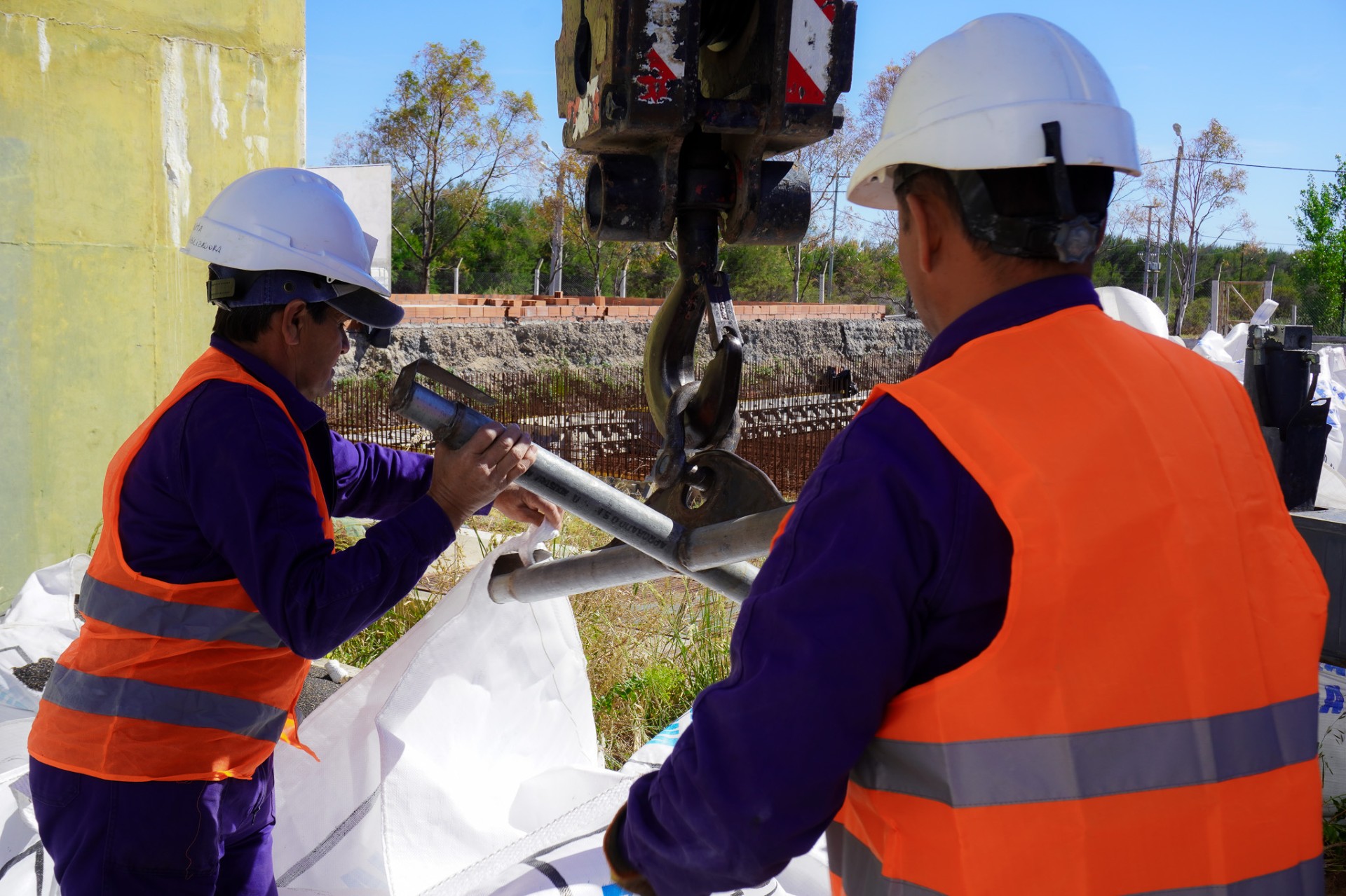 La Cooperativa de Rawson ejecutó trabajos de mantenimiento en los filtros de la planta potabilizadora principal