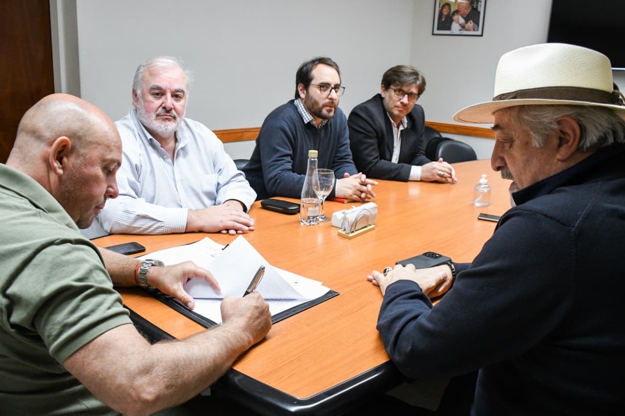 Sastre firmó un convenio con Macharashvili para fortalecer el eje industrial entre Madryn y Comodoro