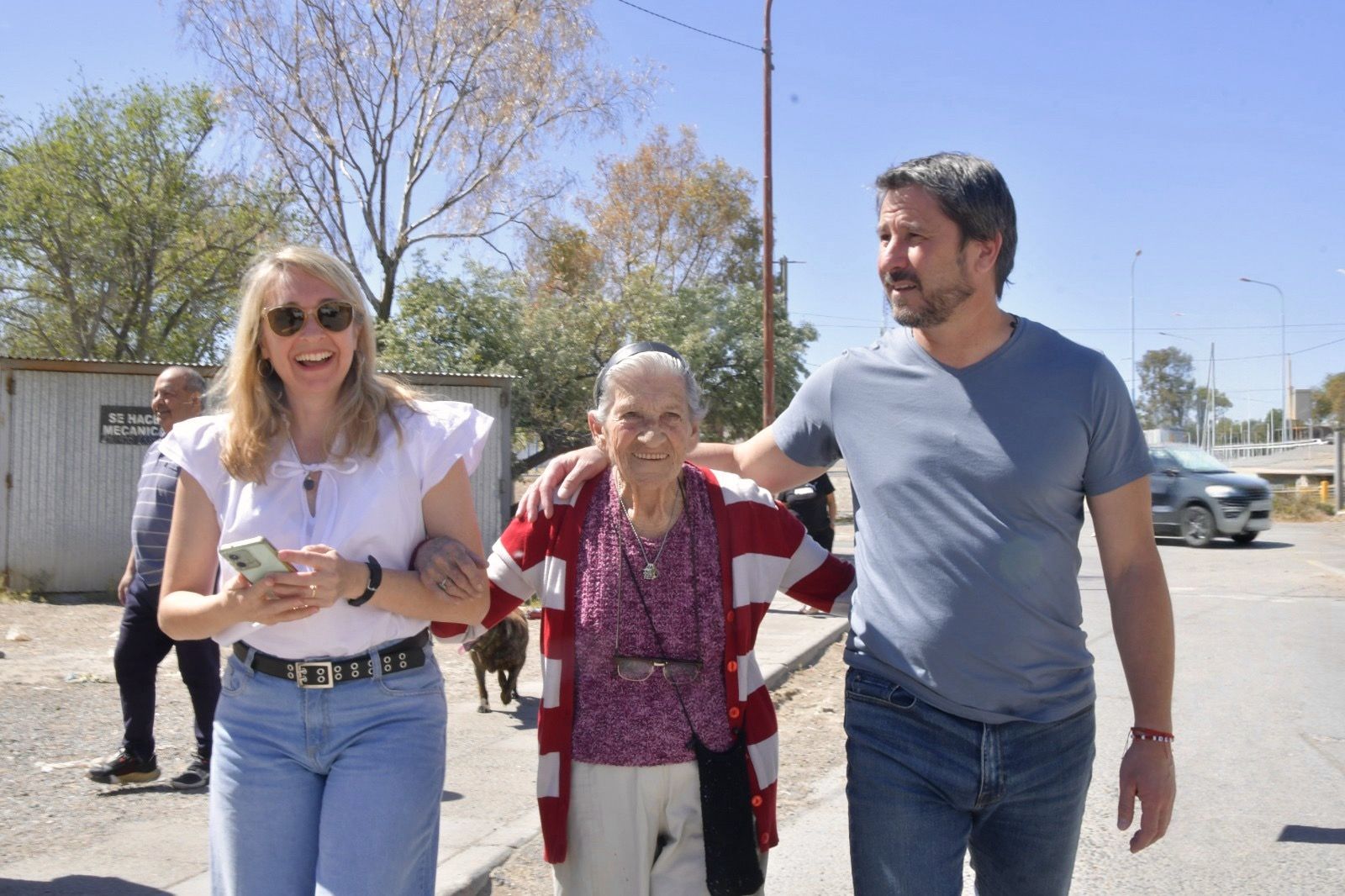 Barrio Constitución: Merino recorrió el sector y dialogó con vecinos para avanzar con mejoras comunitarias