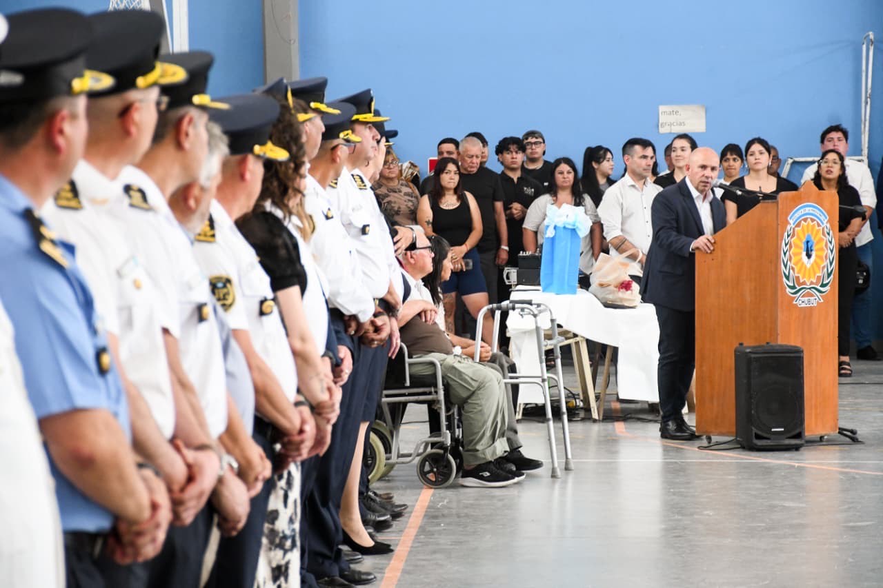Sastre encabezó el acto de asunción de 45 nuevos agentes de la Policía del Chubut