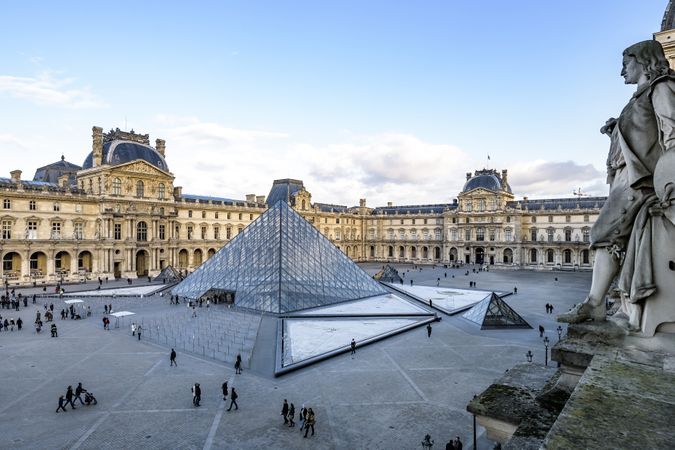 Una fuga de agua en el Louvre dañó entre 300 y 400 libros