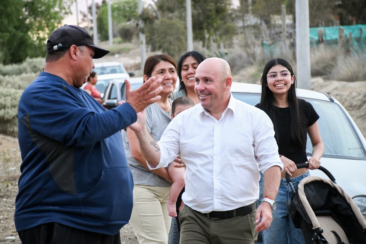 Sastre inauguró la obra de red de energía eléctrica en el Parque Agroforestal