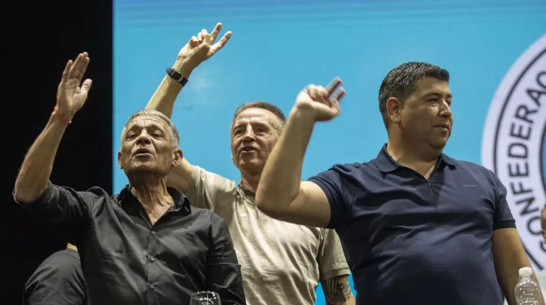 La CGT abrió negociaciones con Karina Milei y Santiago Caputo para introducir cambios en la reforma laboral