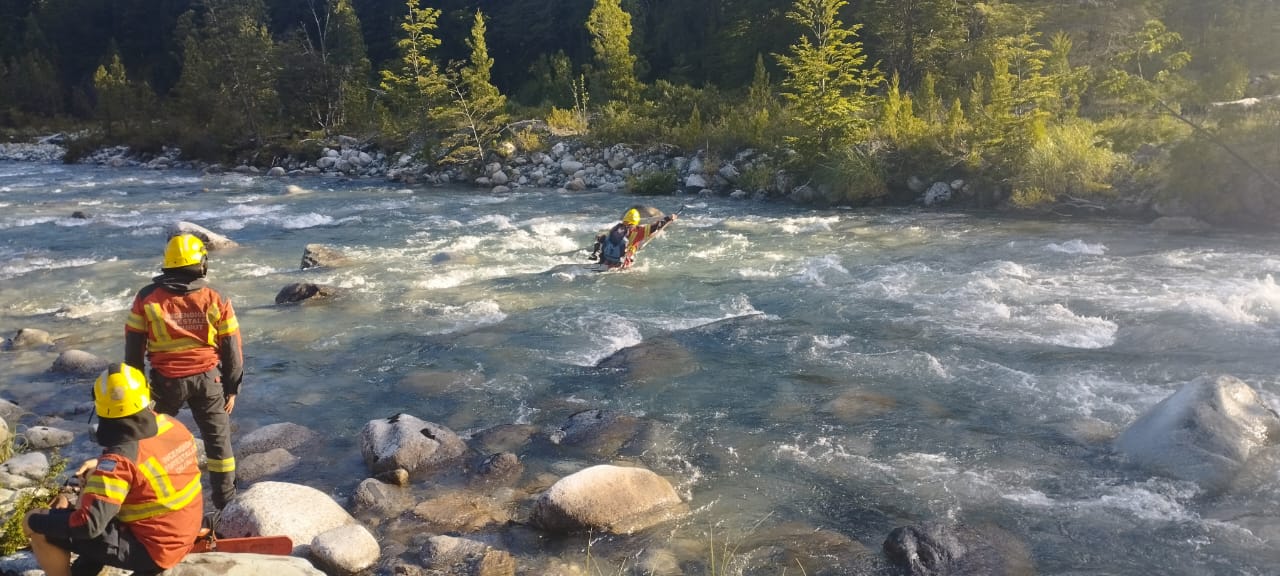 Con mayor despliegue de personal y equipamiento, Provincia fortalece el operativo para controlar el incendio en El Turbio