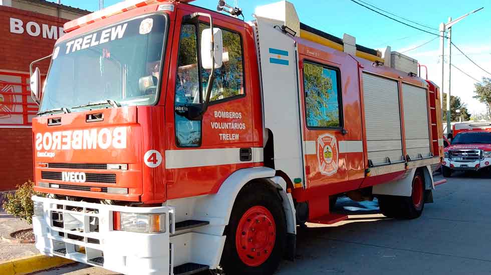 Voraz incendio consumió por completo una vivienda en Trelew