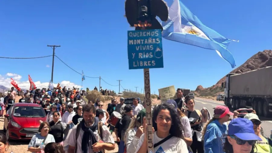 Mendoza decide si le abre la puerta a la minería de cobre en medio de movilizaciones
