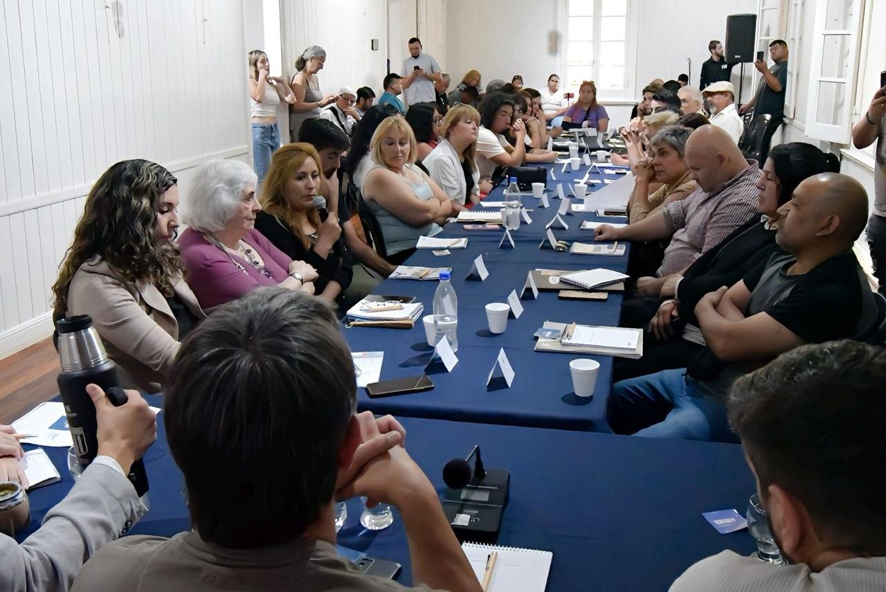Merino presidió la primera reunión formal con las nuevas conducciones vecinales