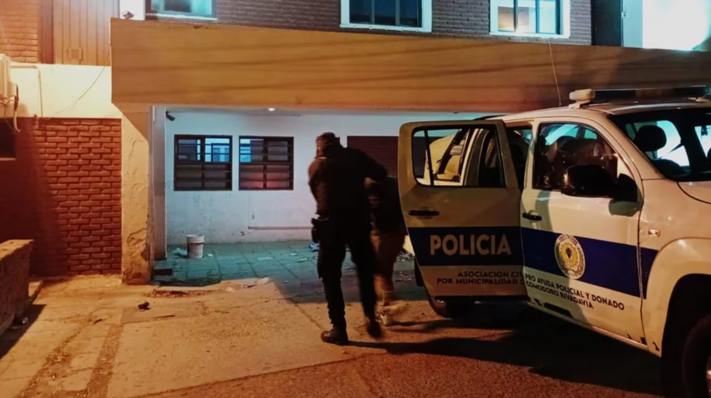 Se fugó de prisión y lo encontraron por una insólita razón: robó un tanque de agua y quiso llevarlo en brazos