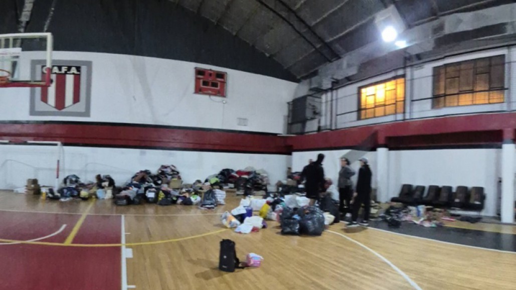 Emergencia en Comodoro: El Club Ameghino aloja a decenas de familias evacuadas