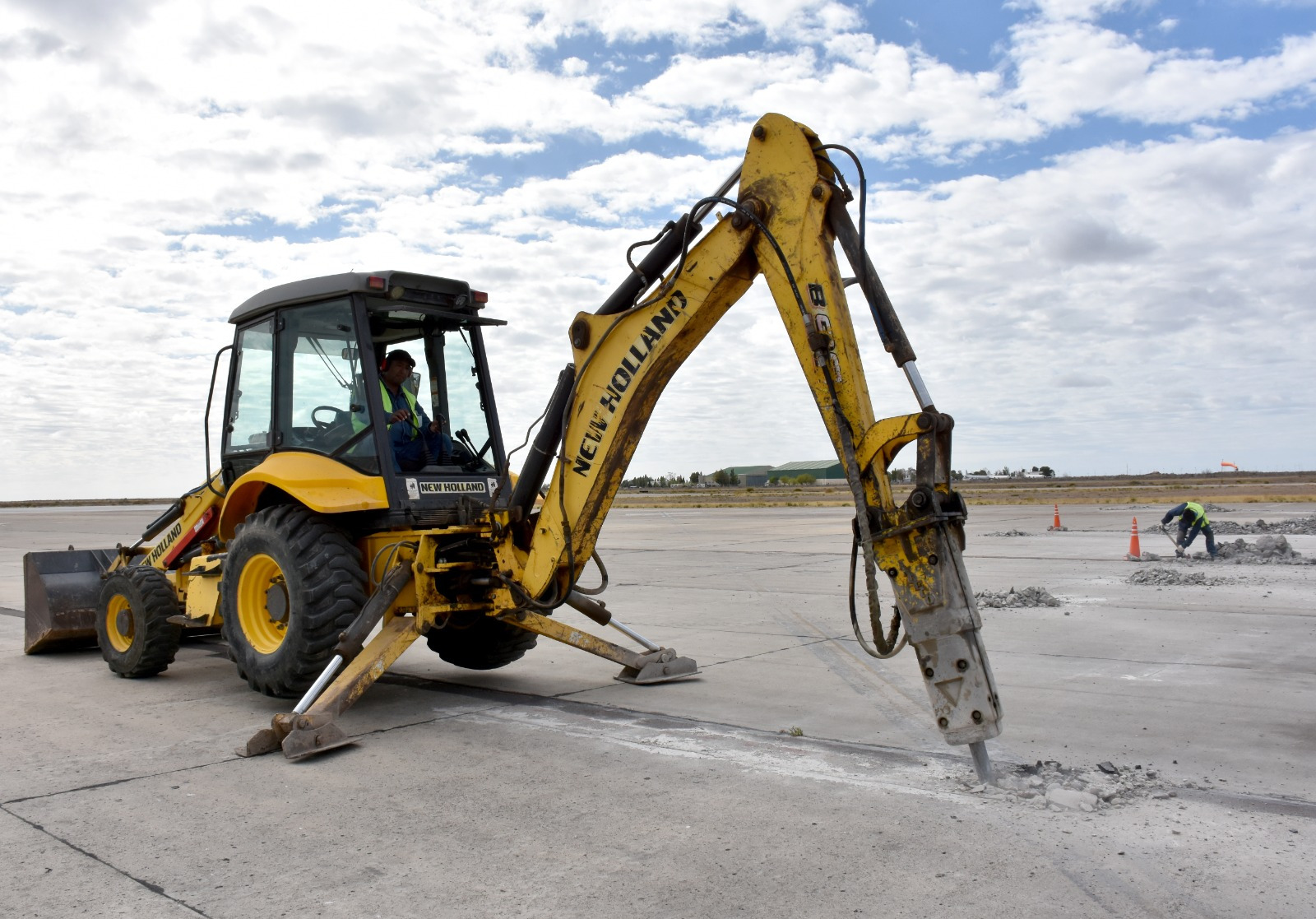 La Municipalidad de Trelew refuerza la infraestructura del aeropuerto con trabajos programados en la plataforma