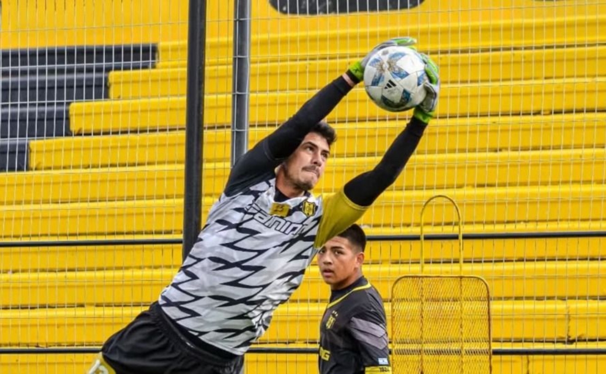 El arquero Mauricio Nievas de Deportivo Madryn sufrió un paro cardíaco y pudieron reanimarlo: “Nos asustamos todos y temimos lo peor”