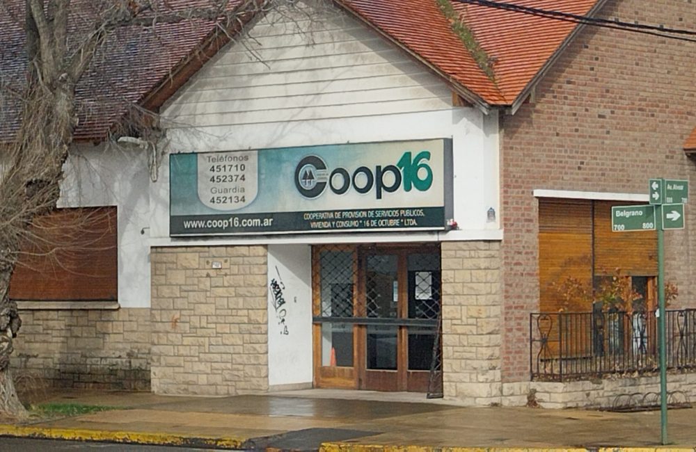 Esquel: La Cooperativa 16 de Octubre solucionó una pérdida de agua en el barrio Badén I