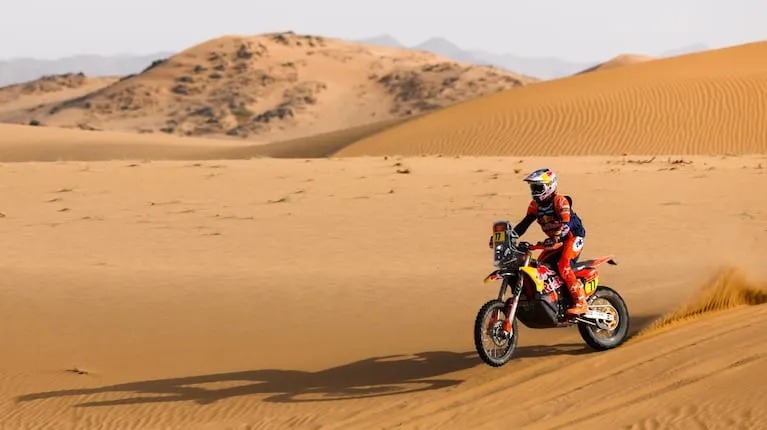 Motos: Luciano Benavides tuvo una floja etapa y perdió el liderazgo en el Rally Dakar