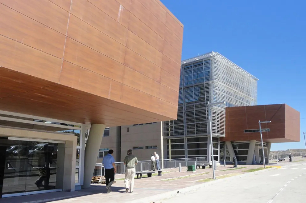 Salud investiga cobros ilegales en hospitales públicos de Neuquén