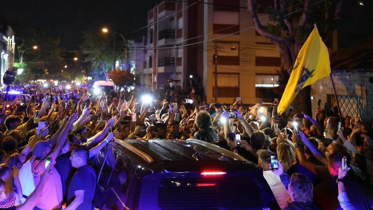 Milei en modo “campaña” en Mar del Plata con el “Tour de la Gratitud”: Aseguró que “vamos a tener leyes de un país razonable”