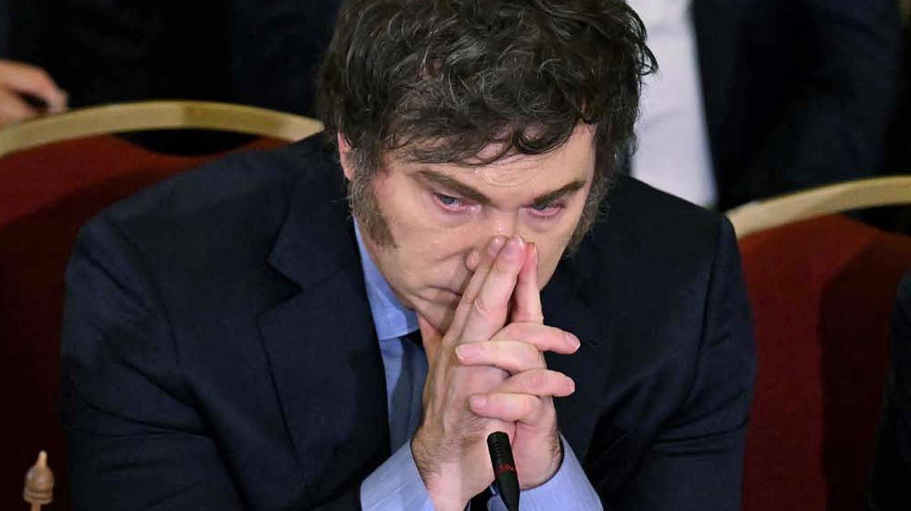 Vuelve a caer la confianza en el gobierno de Javier Milei, pero sigue por encima de Macri