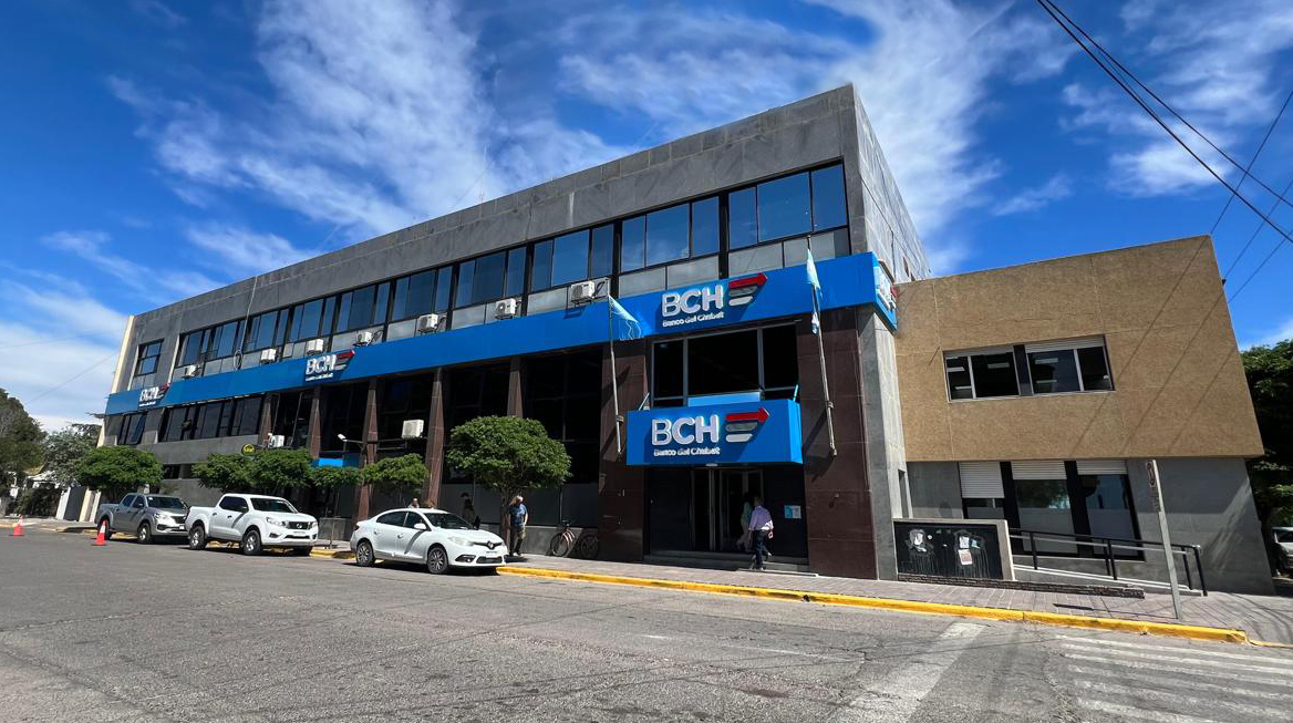 El Banco del Chubut reprograma cuotas de préstamos para clientes afectados por los incendios en la cordillera