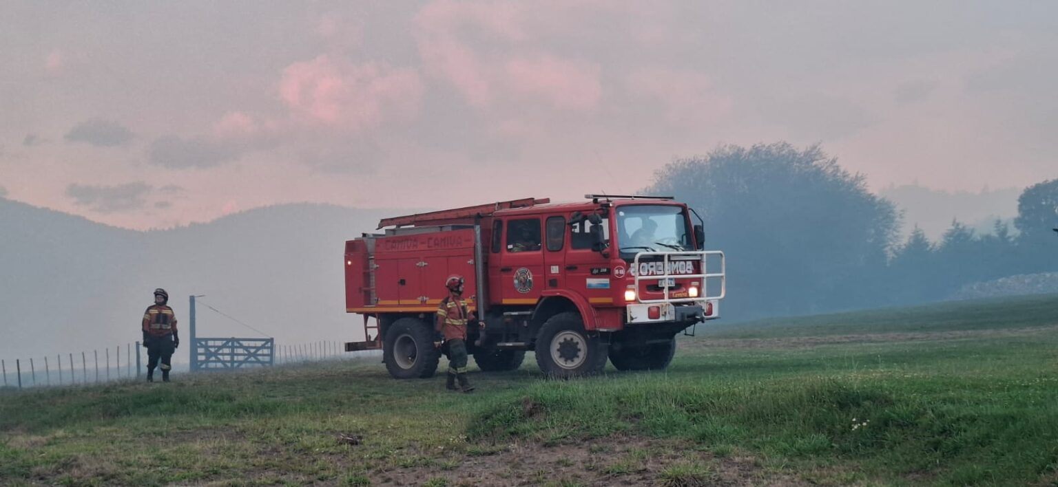 Reactivación del incendio en la zona de Los Cipreses puso en alerta a bomberos y brigadistas