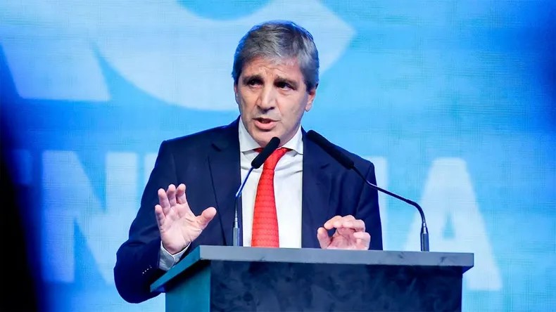 Caputo y un fuerte mensaje a los gobernadores en medio de la tensa negociación por la reforma laboral: “La Argentina tiene que bajar impuestos”