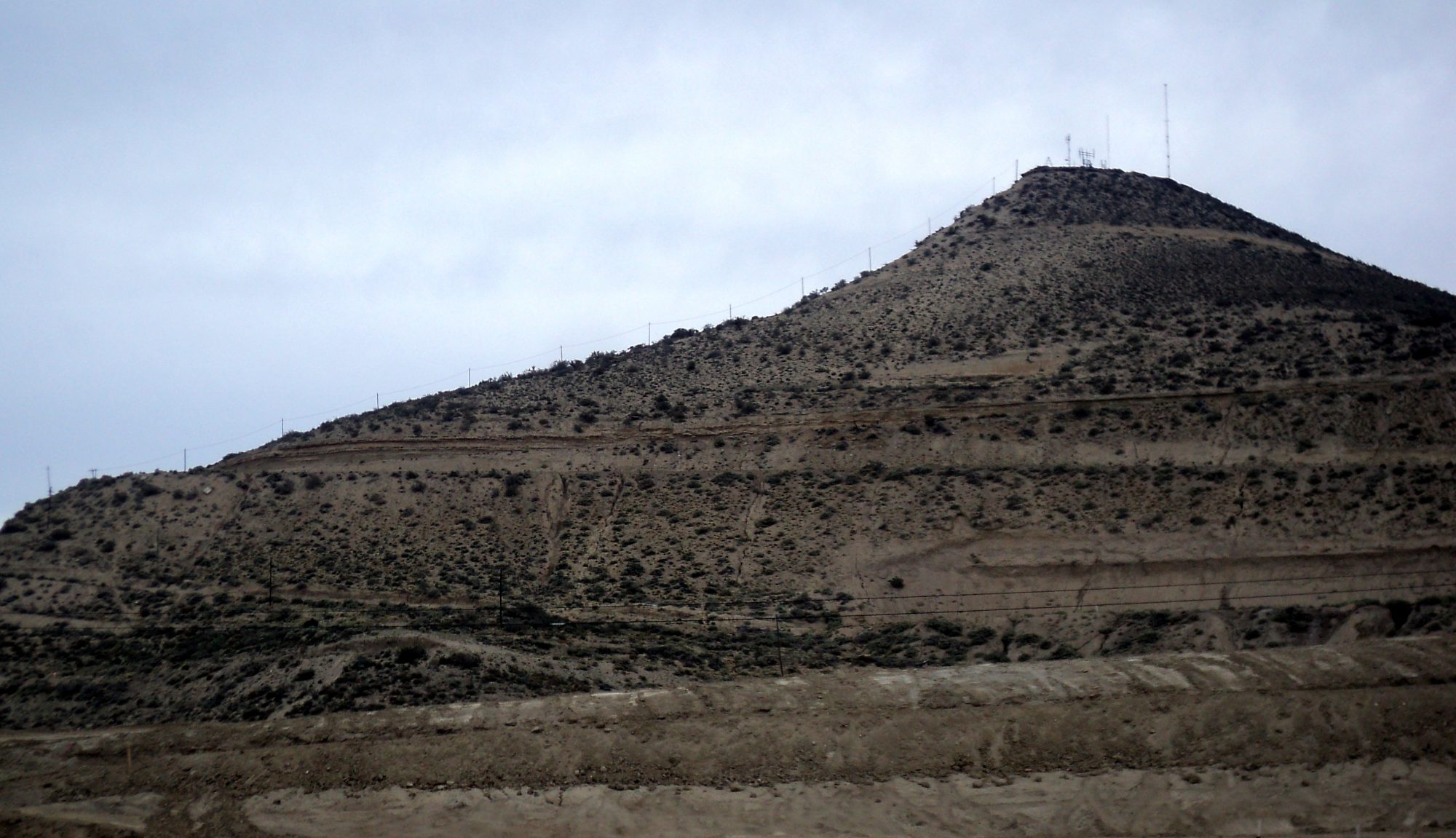 Comodoro: vecinos del barrio Sismográfica denunciaron a la Municipalidad por el derrumbe del cerro Hermitte