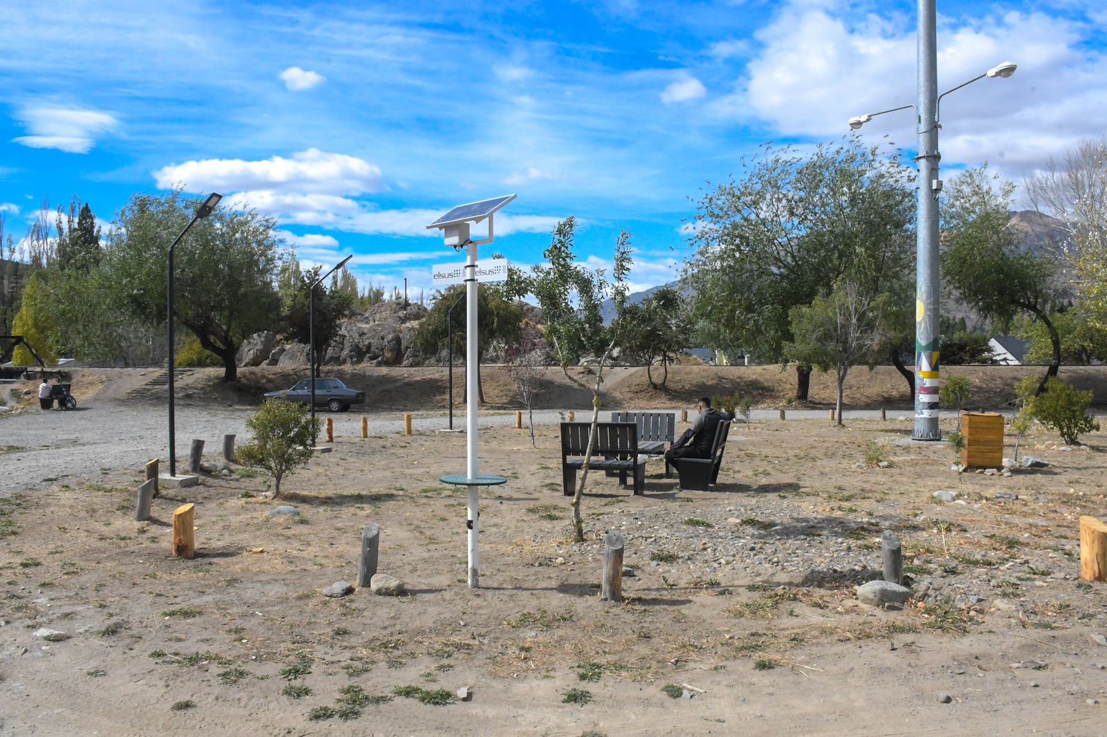 El municipio de Esquel renovó el Área Recreativa La Cascada con mobiliario inclusivo y energía solar