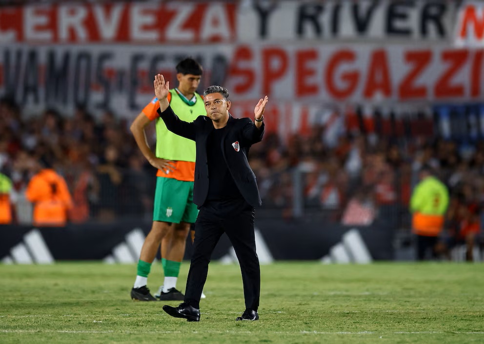 Ovación a Gallardo y silbidos al plantel: Así fue la despedida en el Monumental