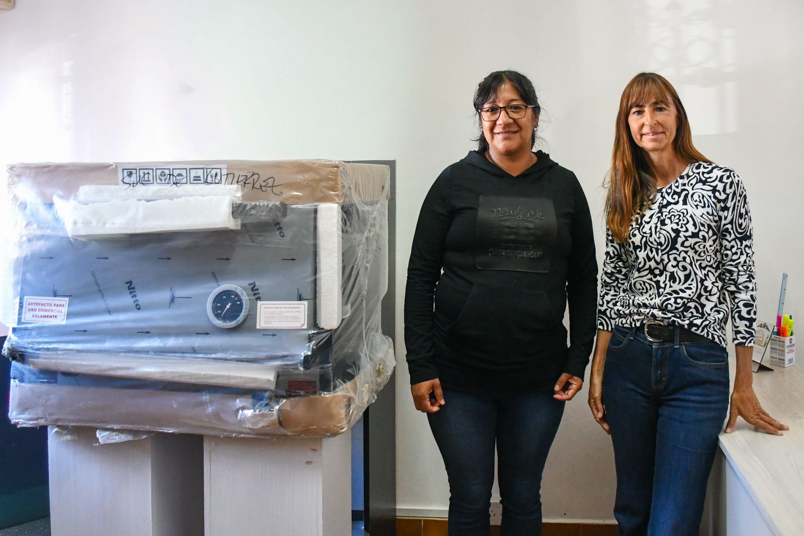 Esquel: El municipio entregó un horno a una emprendedora local para fortalecer su proyecto gastronómico