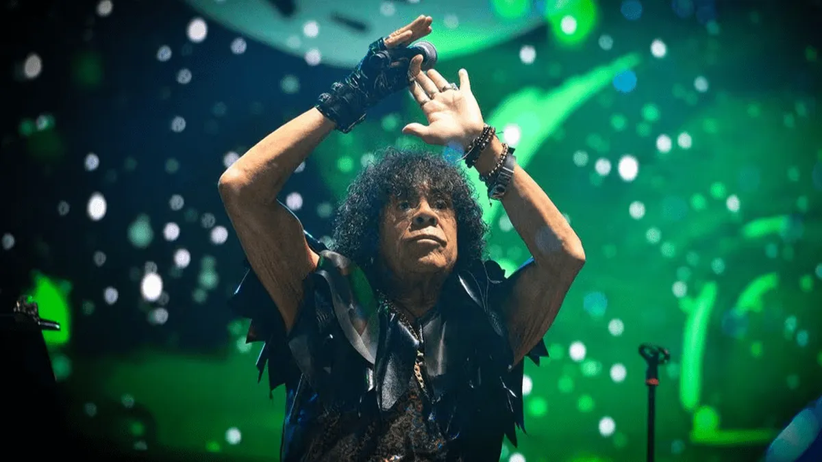 Preocupación por La Mona Jiménez: Debió frenar su show en Córdoba por el calor extremo