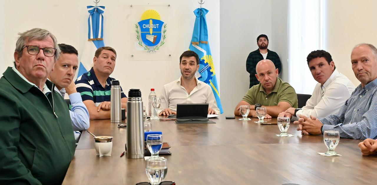 Torres encabezó la conformación de la Mesa de Desarrollo Pesquero y confirmó que elevará a Nación propuestas para eliminar las retenciones y proteger el recurso en la Milla 201