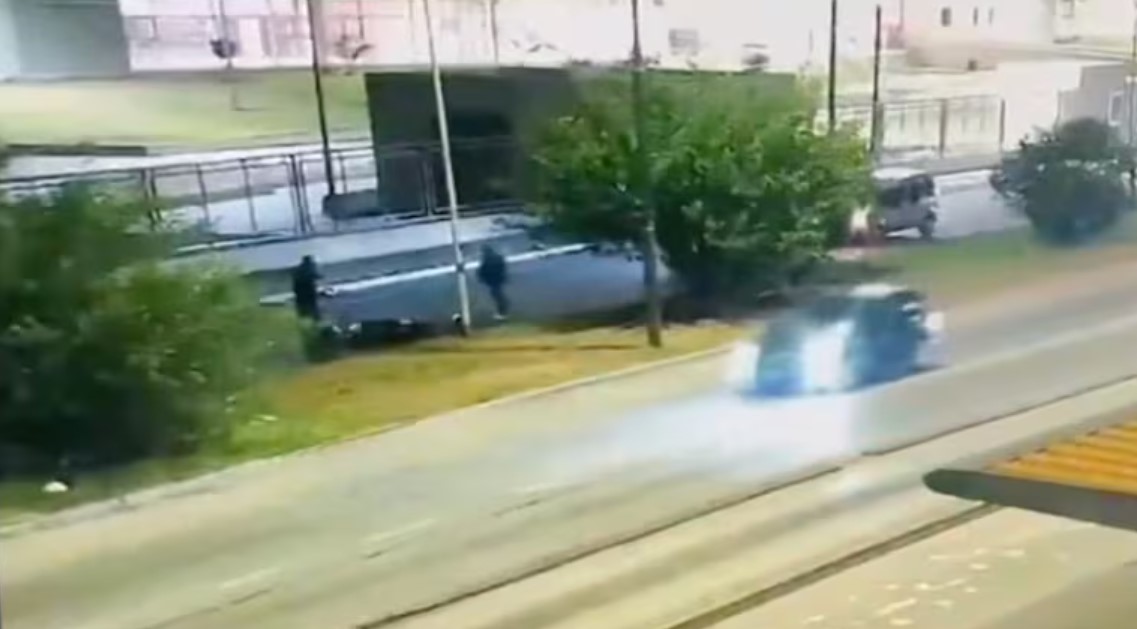 Una policía mató a balazos a un delincuente de 17 años que intentó robarle la moto en Laferrere