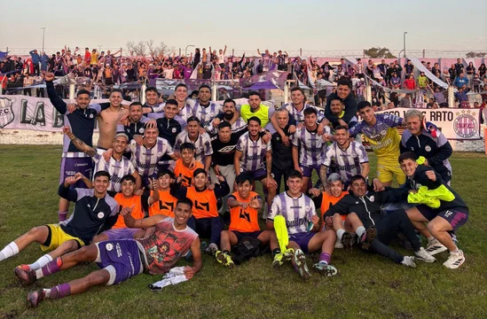 La burla de Sacachispas a Adorni por el viaje de su esposa en el avión presidencial