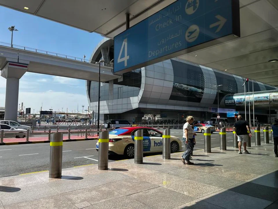 Irán atacó buques comerciales en el Estrecho de Ormuz y apuntó al Aeropuerto de Dubai