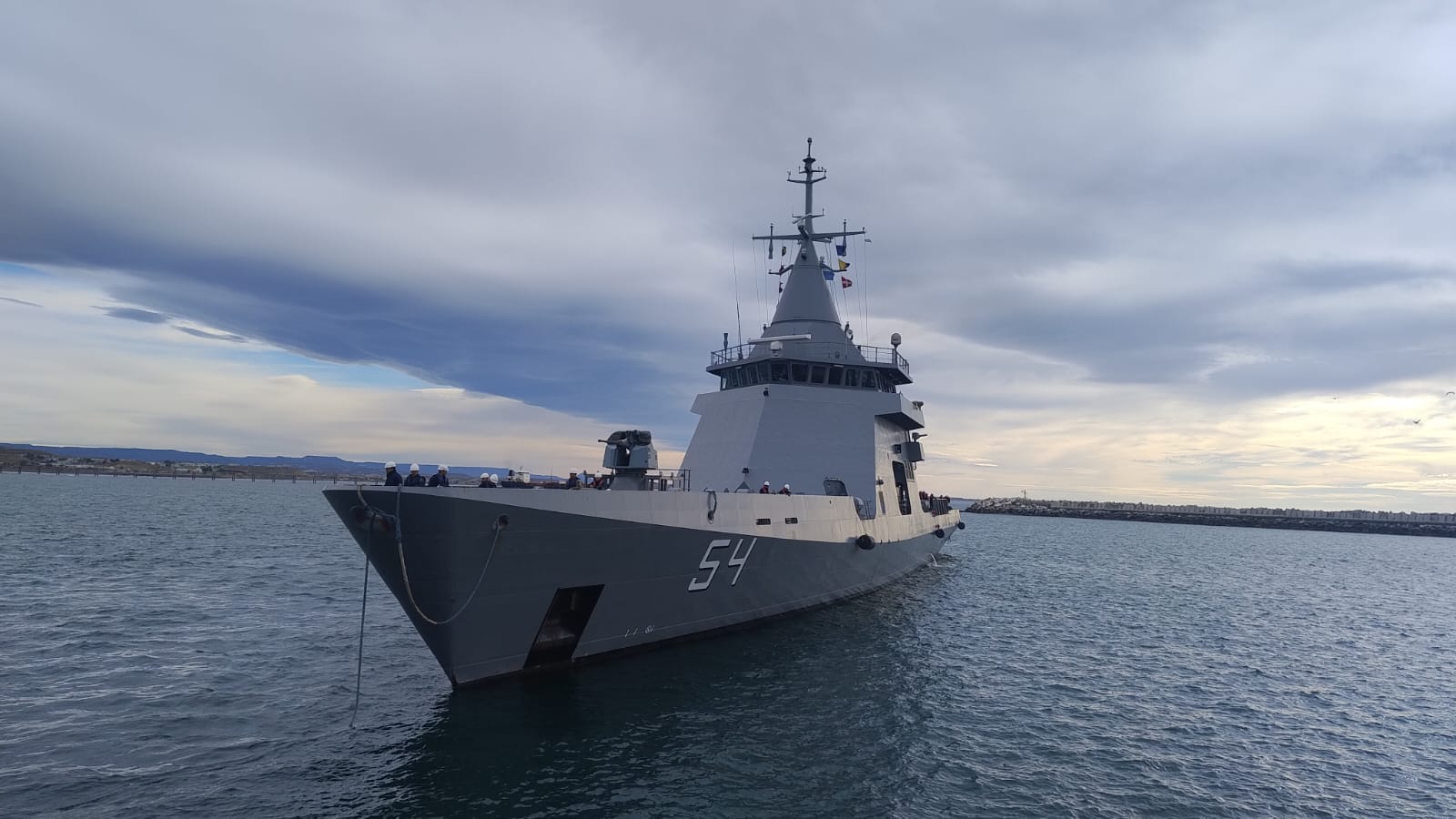 El buque más moderno de la Armada visita el Puerto de Comodoro Rivadavia