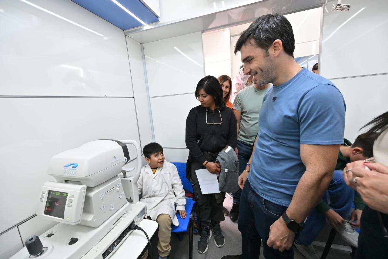 Chubut implementa un programa federal que garantiza controles oftalmológicos y anteojos gratuitos a estudiantes de toda la provincia