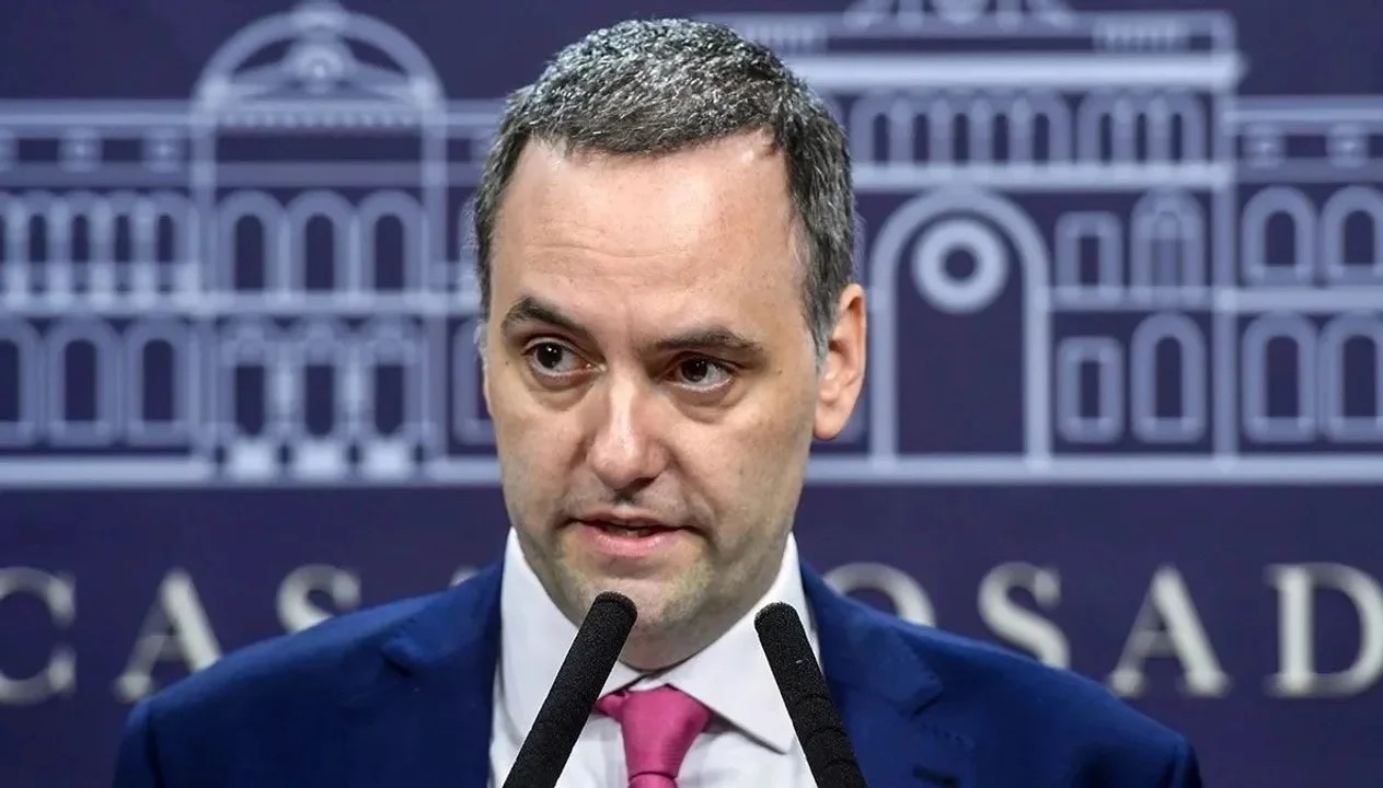 Adorni retoma reuniones con ministros y vuelve a dar una conferencia de prensa tras la polémica por sus viajes