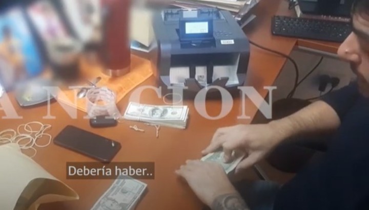 Escándalo en la AFA: Aparecieron fotos y videos de cómo la mano derecha de Pablo Toviggino movía miles de dólares