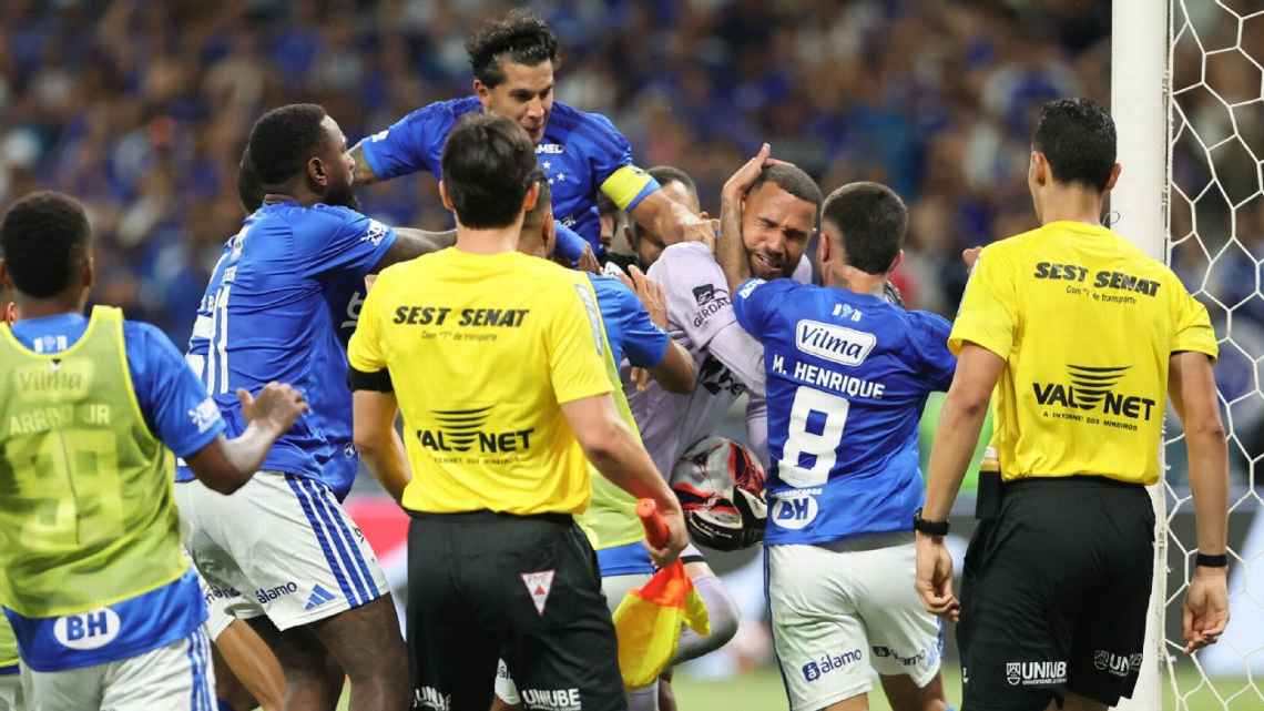 Batalla campal entre Cruzeiro y Atlético Mineiro dejó récord de expulsados