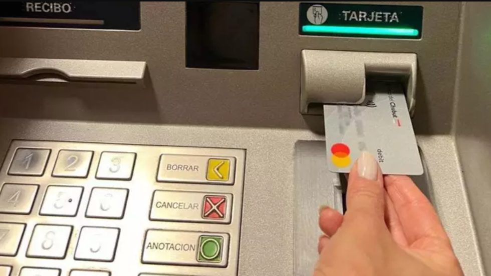 Rawson cambia de banco para el pago de sueldos y crece la preocupación entre los municipales