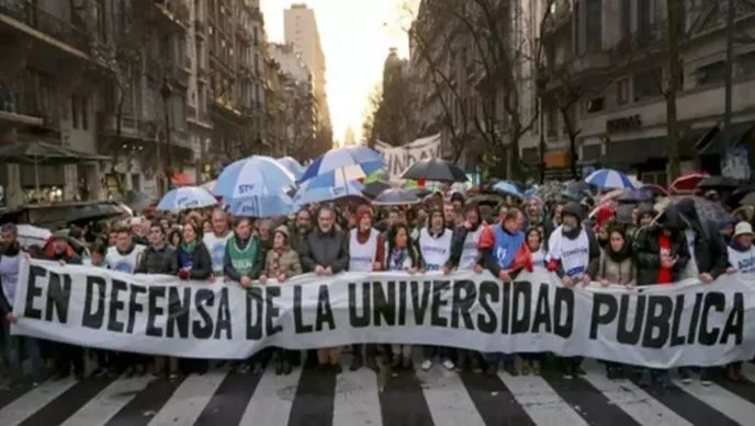 Tercera semana de paro universitario por recomposición salarial