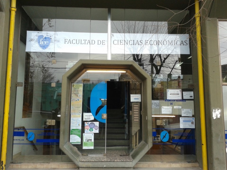 Récord histórico de inscriptos en la Facultad de Ciencias Económicas de Chubut: Se anotaron casi 1.400 ingresantes, un 74% más que el año pasado