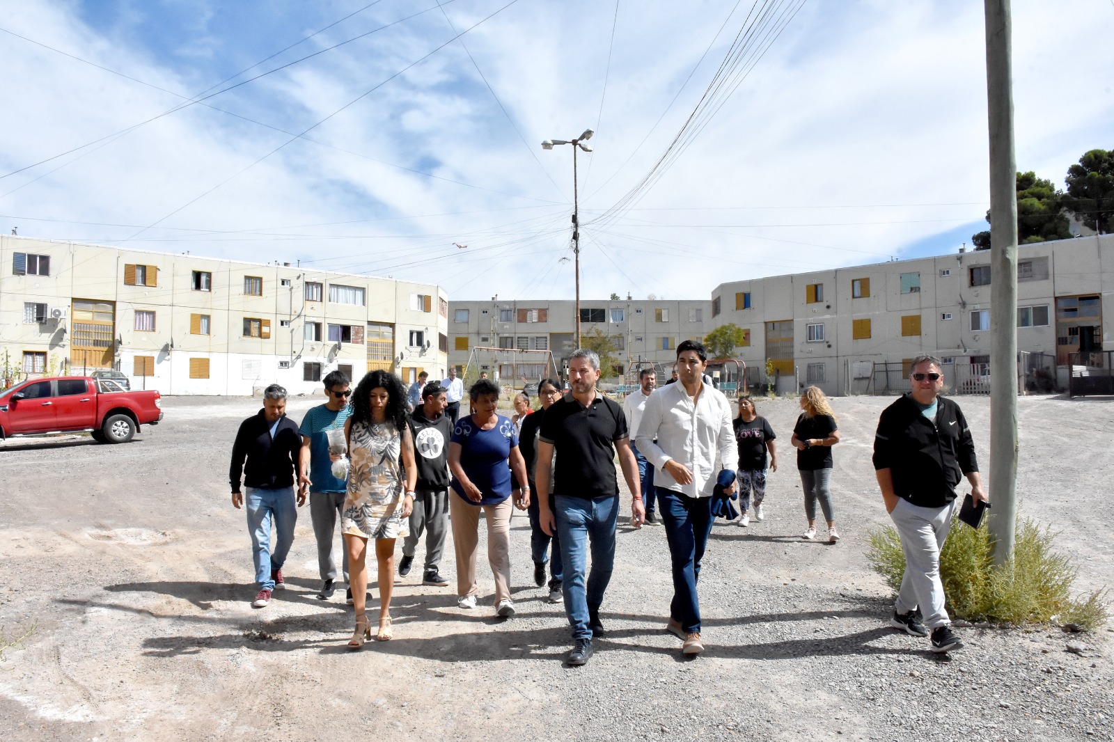 Junto a vecinos, Merino recorrió el barrio Constitución y definió un plan de acciones para el sector