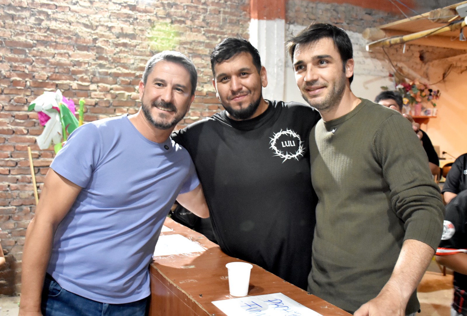 Merino y Torres participaron de una peña folclórica en el gimnasio recuperado de Primera Junta