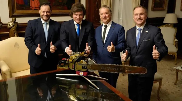 Milei recibió en la Casa Rosada al embajador de los Estados Unidos tras el fallo favorable en el caso YPF