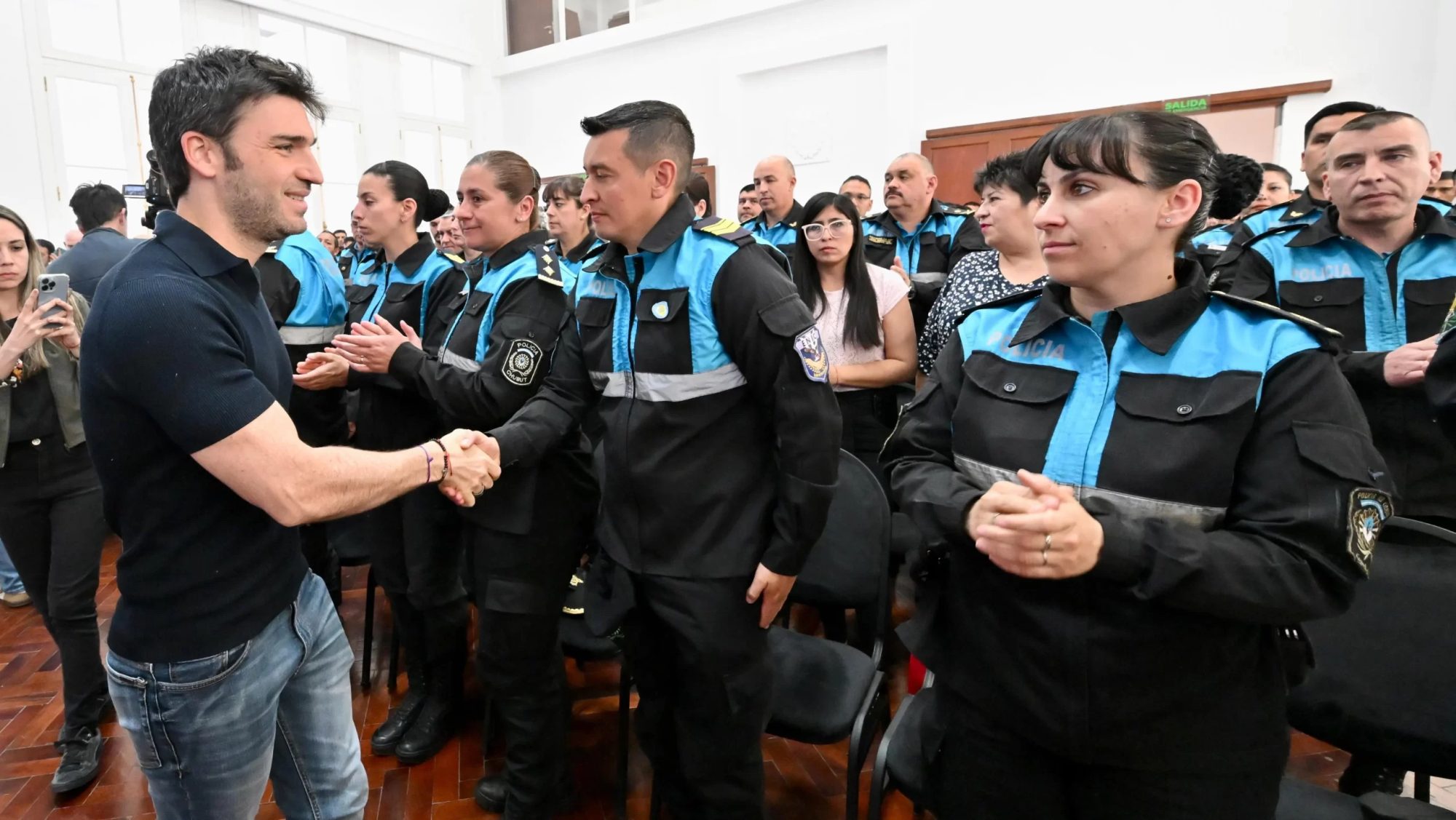 Provincia alcanzó acuerdos salariales con policías y empleados de Canal 7