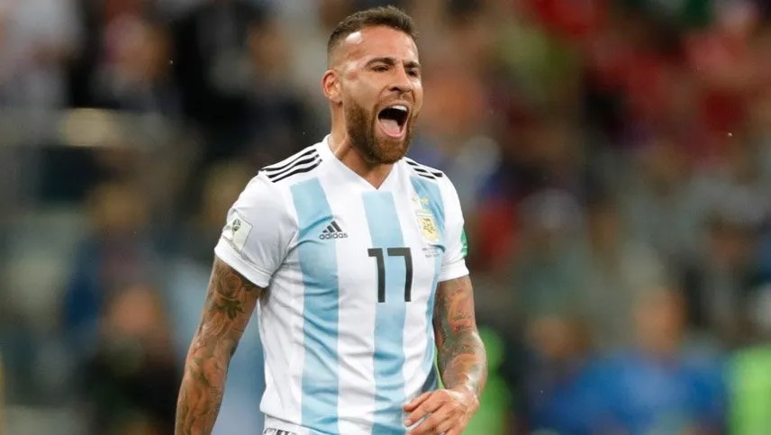 Otamendi llegó al país para sumarse a la Selección y advirtió sobre la posibilidad de jugar en River que “tengo contrato en Benfica hasta junio”