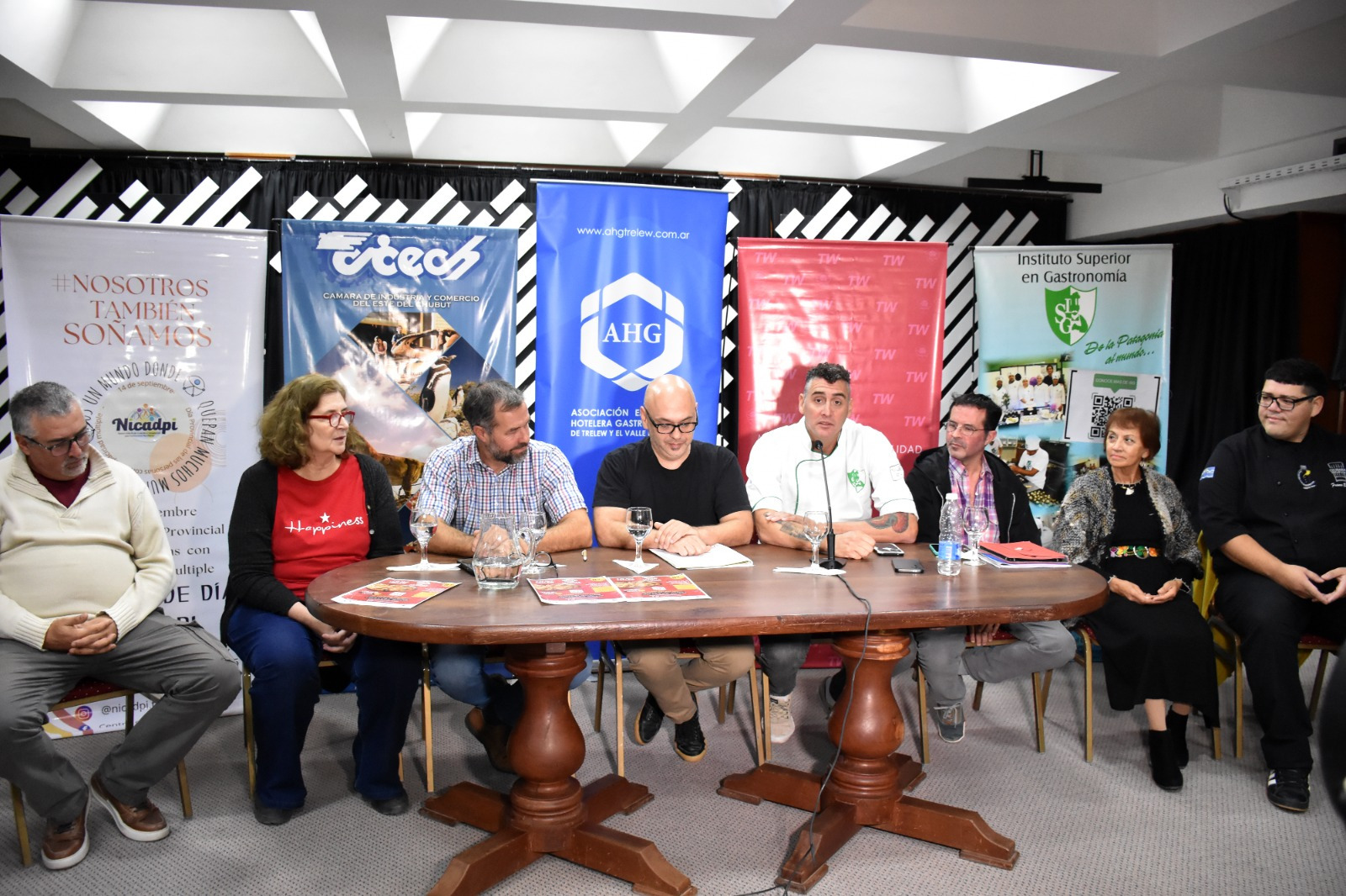 Se presentó la 8ª edición de la Paella Solidaria en Trelew