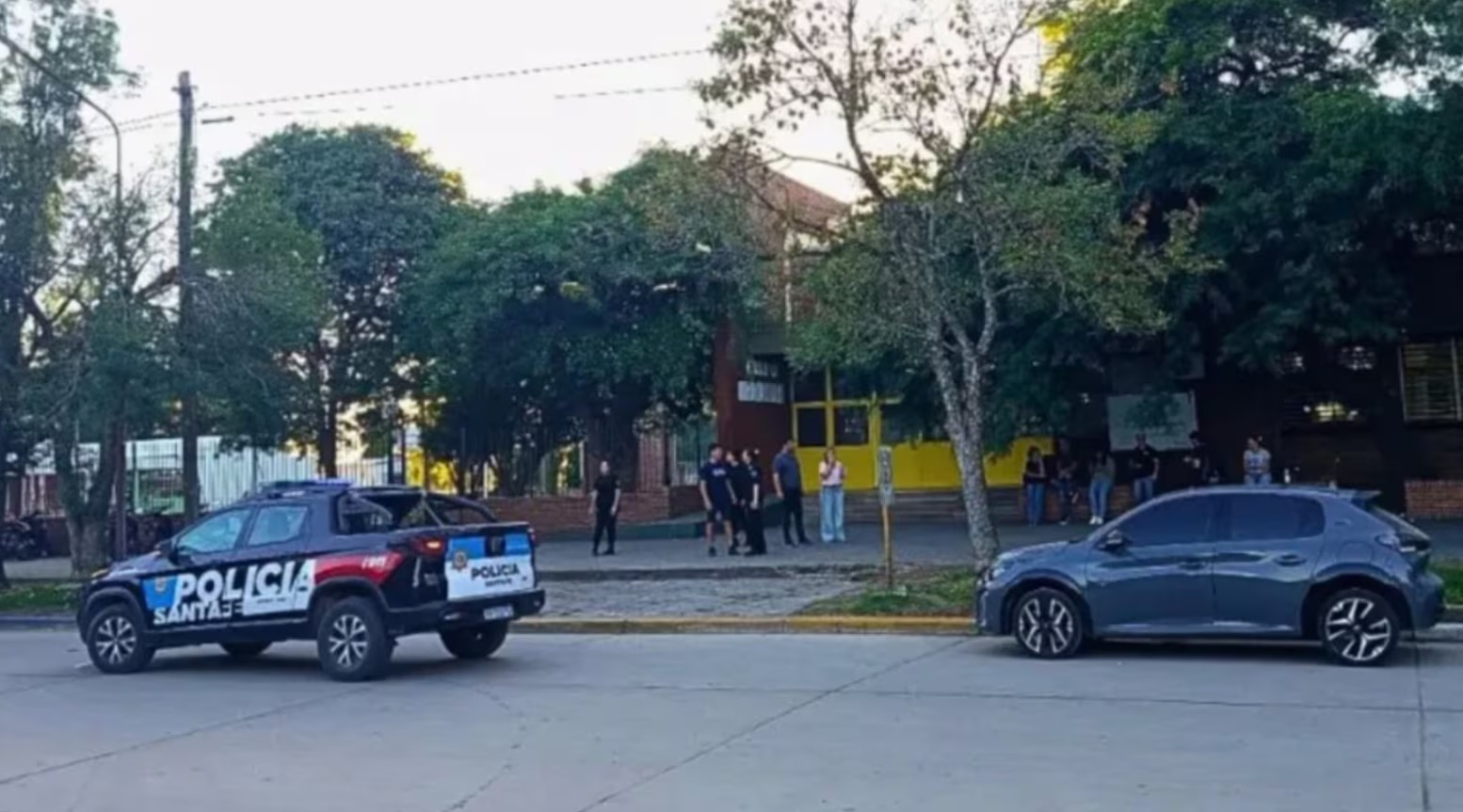Locura y conmoción en Santa Fe: Un alumno entró armado al colegio, mató a tiros a un compañero e hirió a otros dos