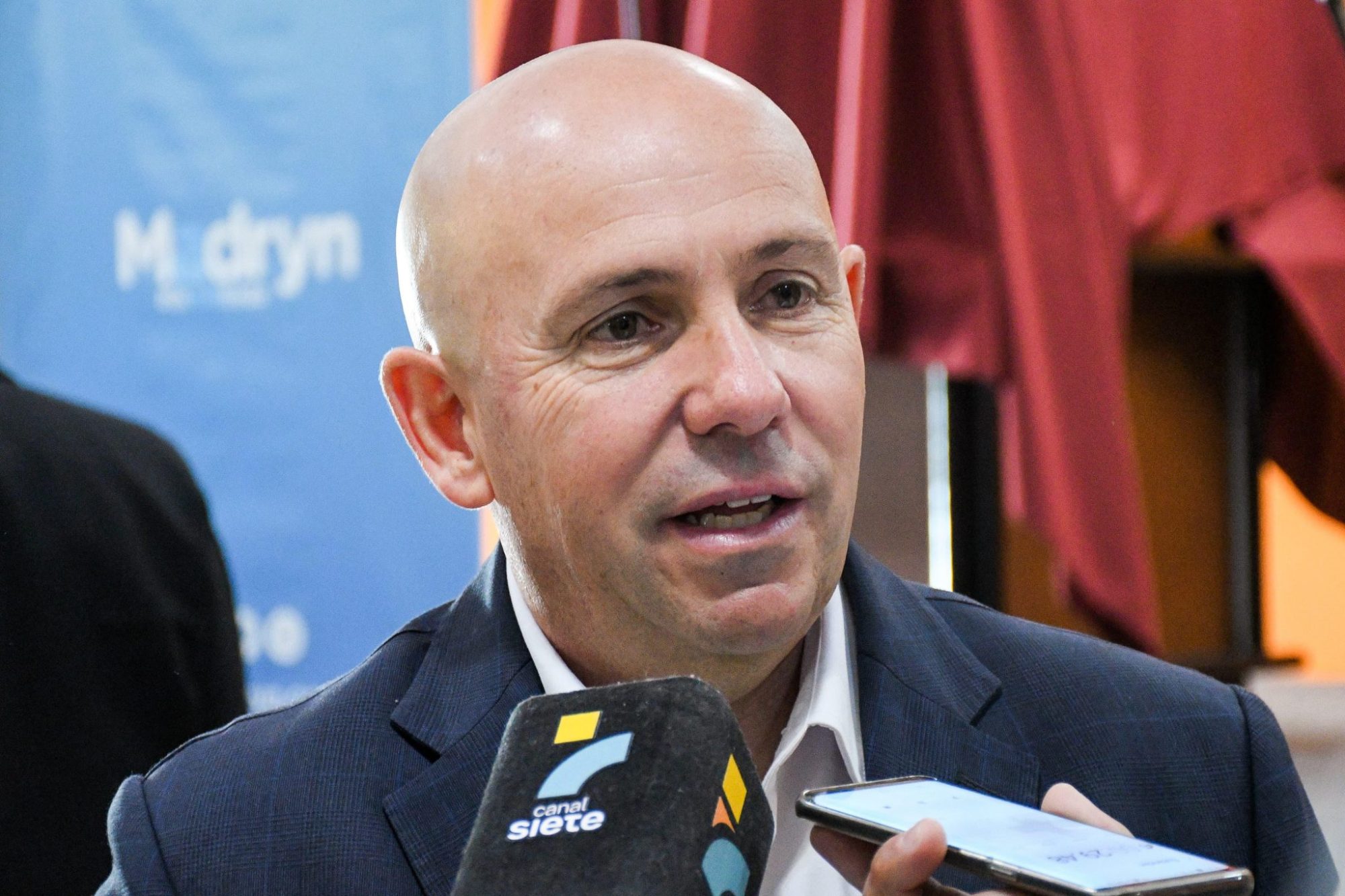 Sastre confirmó que los equipos de calefacción de la Escuela 750 “se quedarán donde están”